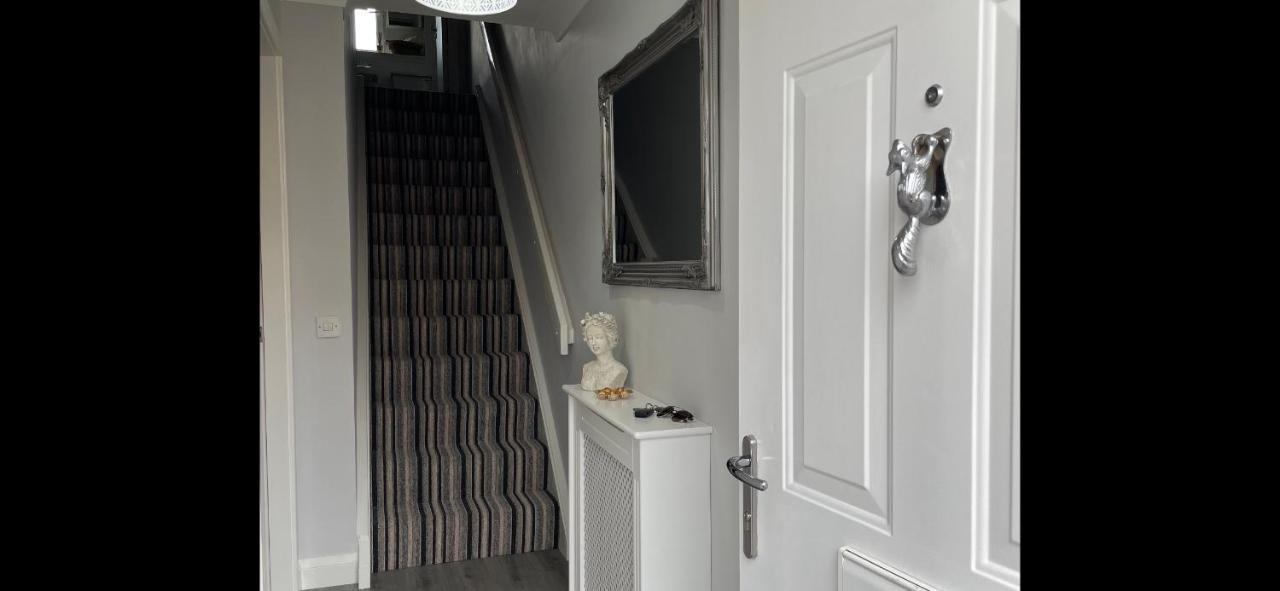Stylish Scottish House With Garden & Parking Perth